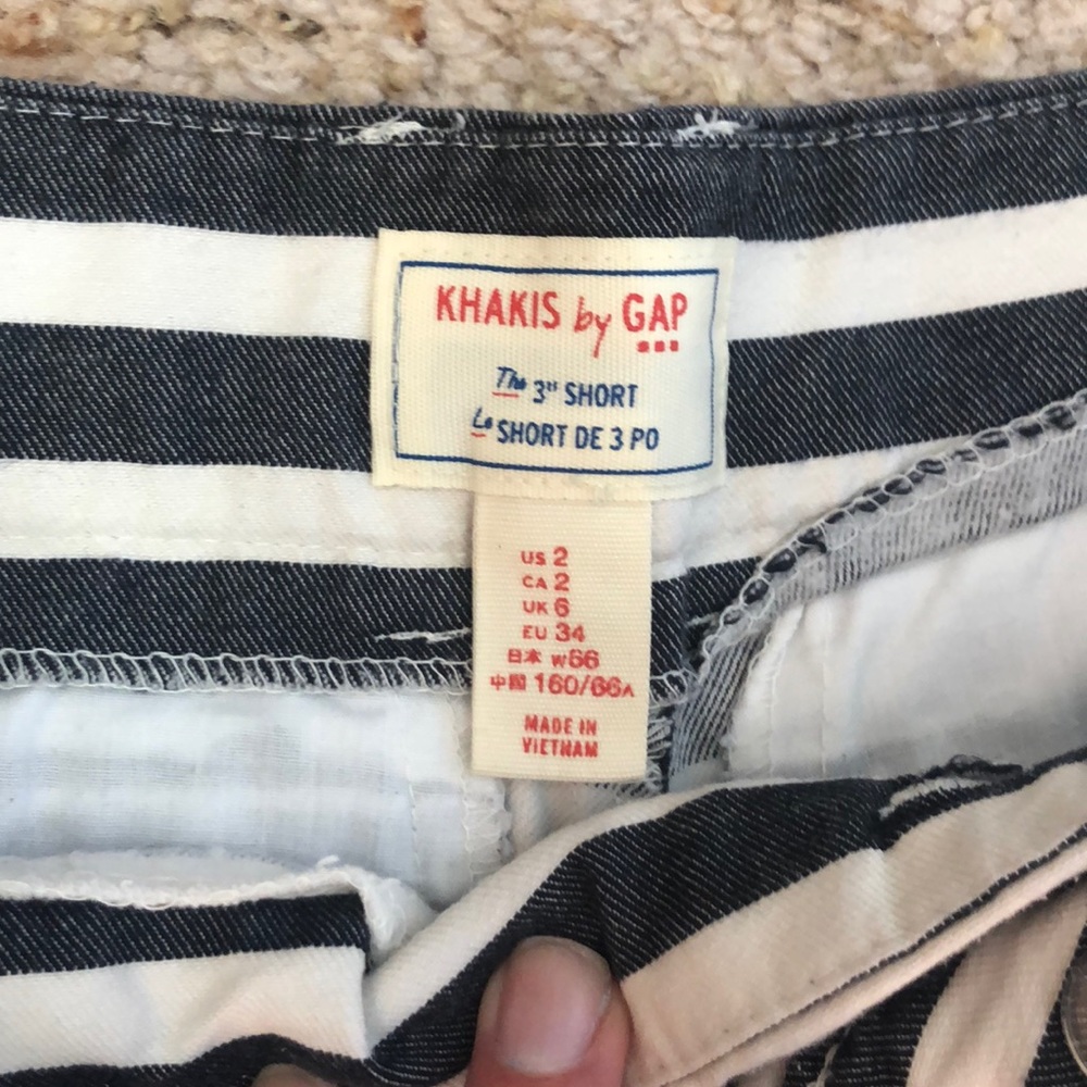 GAP Striped The 3rd Short - Picture 2 of 3